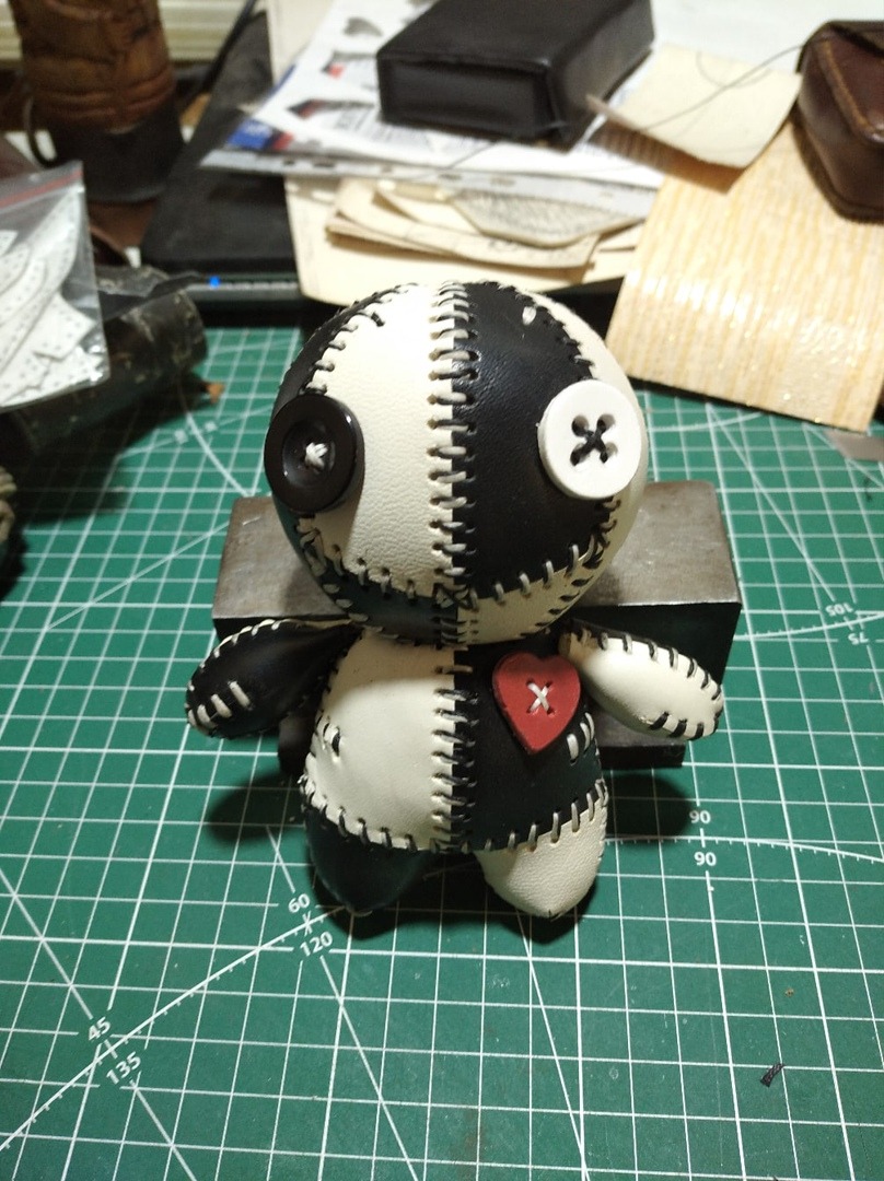 Выкройка кожаная игрушка в виде куклы Вуду (Voodoo Doll)